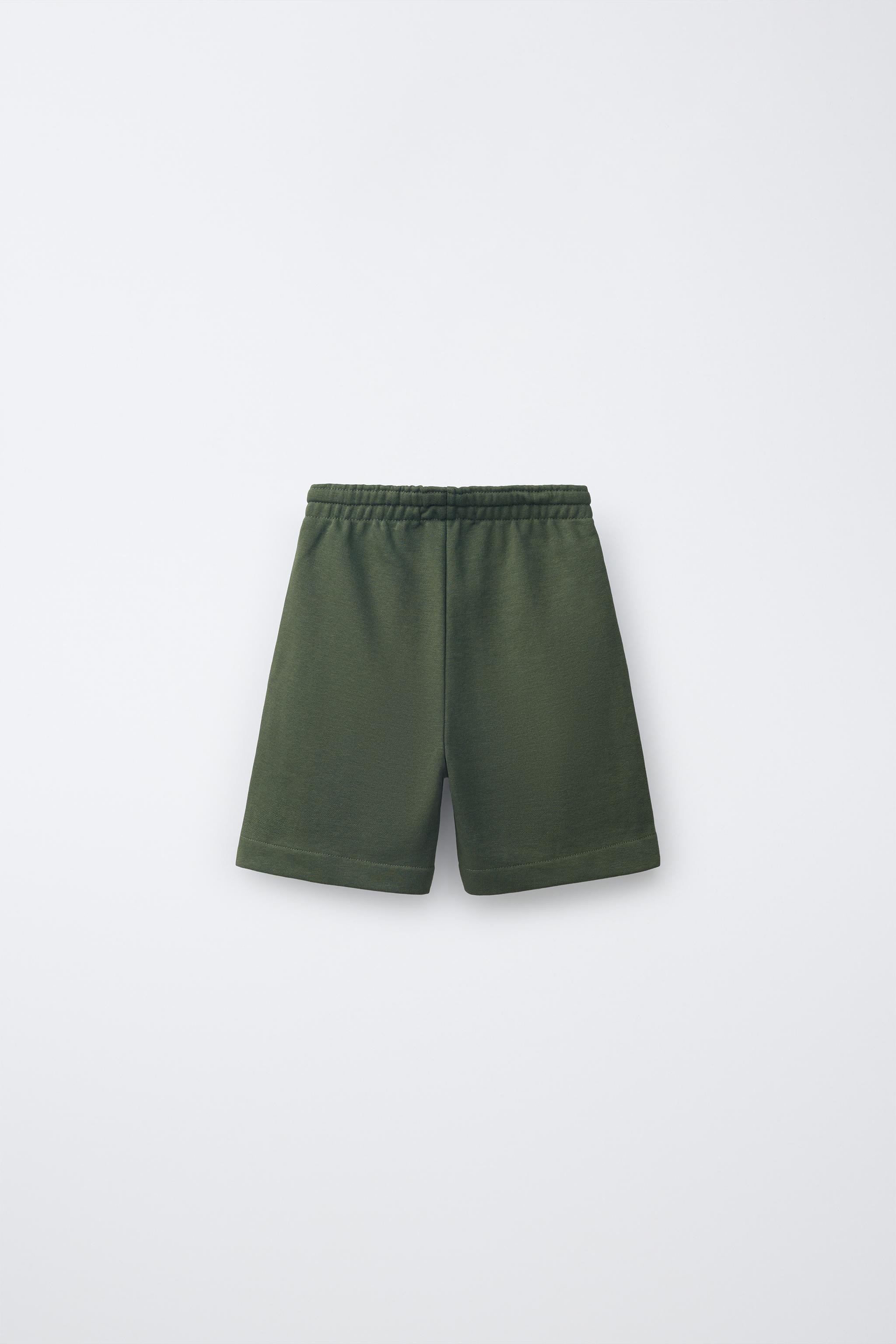 LOT DE DEUX SHORTS UNIS